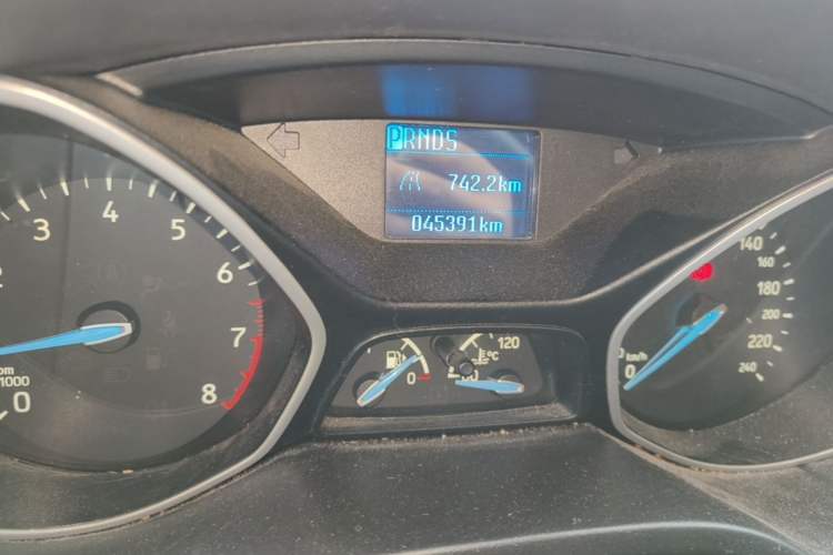 Used Ford Focus 2015 Hatchback 1.6L Automatic Comfort Model Odometer Close Up