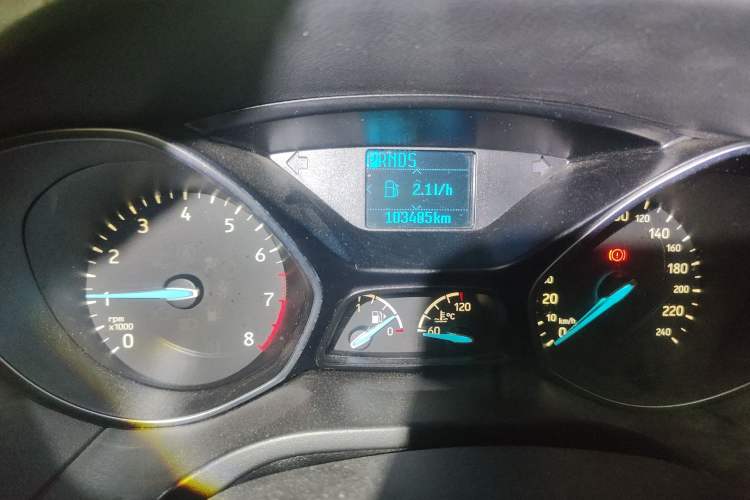 Used Ford Focus 2015 Hatchback EcoBoost 125 Automatic Supreme Style Edition Odometer Close Up