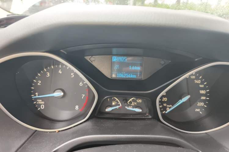 Used Ford Focus 2015 Hatchback 1.6L Automatic Comfort Model Odometer Close Up
