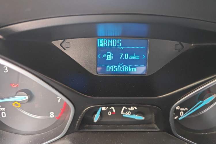 Used Ford Focus 2015 Hatchback EcoBoost 125 Automatic Supreme Style Edition Odometer Close Up