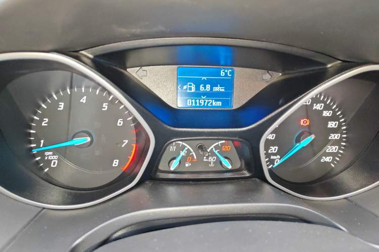 Used Ford Focus 2015 Hatchback 1.6L Manual Comfort Edition Odometer Close Up
