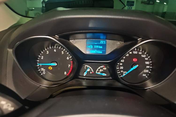 Used Ford Focus 2015 Hatchback EcoBoost 125 Manual – Ultra-Style Edition Odometer Close Up