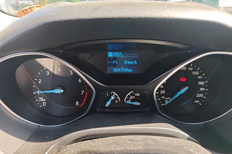 Used Ford Focus 2015 Hatchback 1.6L Automatic Fashion Edition Odometer Close Up