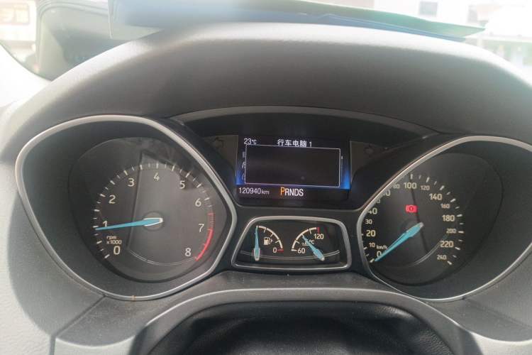 Used Ford Focus 2015 Hatchback EcoBoost 180 Automatic Elite Model Odometer Close Up