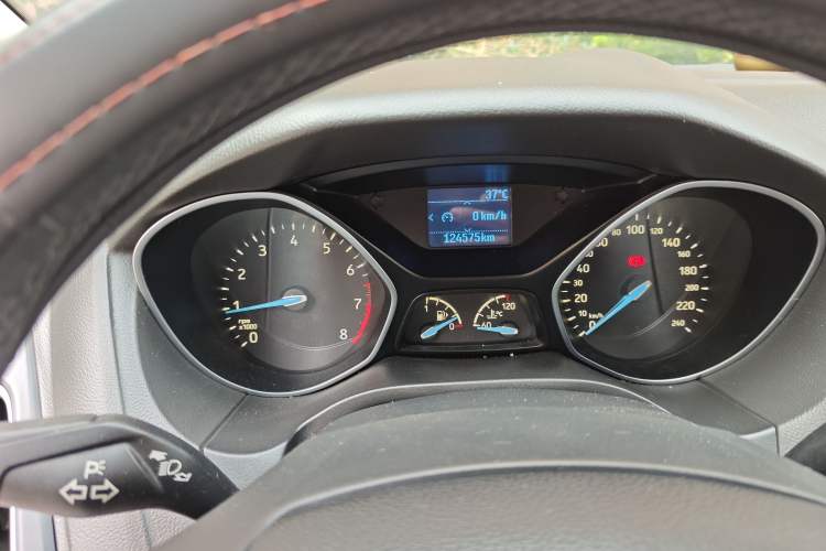 Used Ford Focus 2015 Hatchback 1.6L Manual Fashion Edition Odometer Close Up
