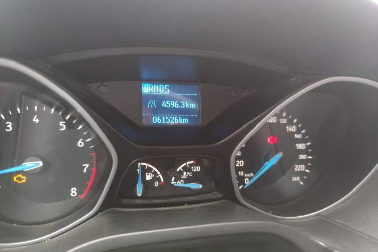 Used Ford Focus 2015 Hatchback 1.6L Automatic Comfort Model Odometer Close Up