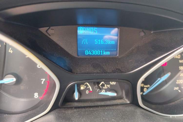 Used Ford Focus 2015 Hatchback 1.6L Automatic Comfort Model Odometer Close Up
