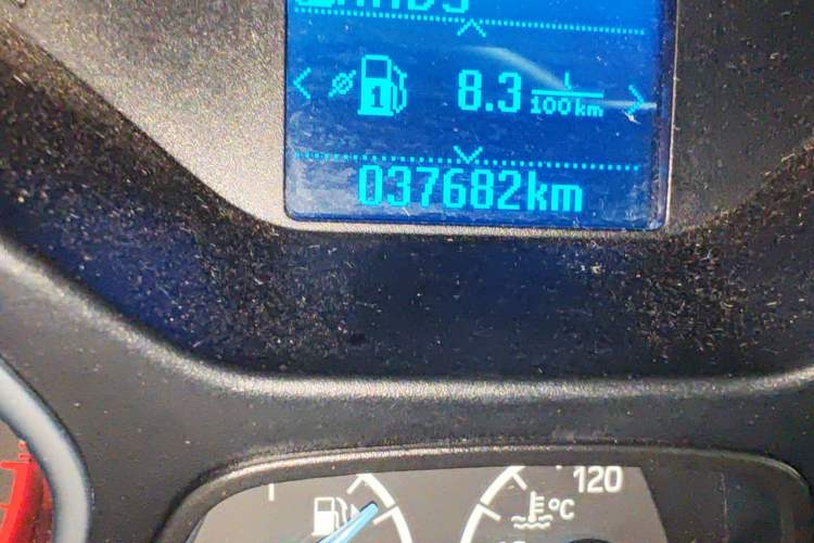 Used Ford Focus 2015 Sedan EcoBoost 125 Automatic Supreme Style Edition Odometer Close Up