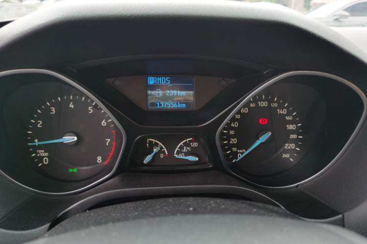 Used Ford Focus 2015 Sedan EcoBoost 125 Automatic Supreme Style Edition Odometer Close Up