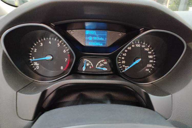Used Ford Focus 2015 Hatchback 1.6L Automatic Fashion Edition Odometer Close Up