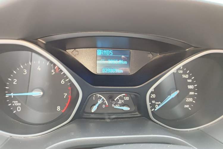 Used Ford Focus 2015 Hatchback 1.6L Automatic Comfort Model Odometer Close Up
