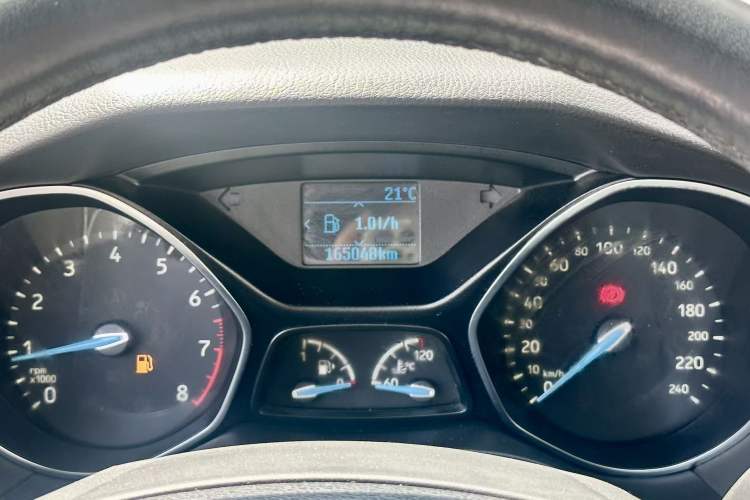Used Ford Focus 2015 Sedan 1.6L Manual Fashion Edition Odometer Close Up