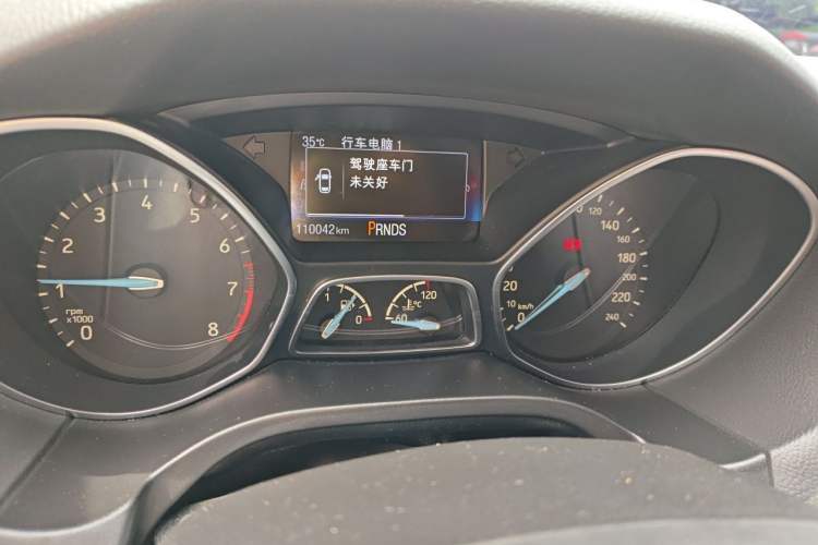 Used Ford Focus 2015 Hatchback EcoBoost 180 Automatic Elite Model Odometer Close Up