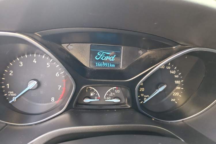 Used Ford Focus 2015 Sedan EcoBoost 125 Automatic Supreme Style Edition Odometer Close Up