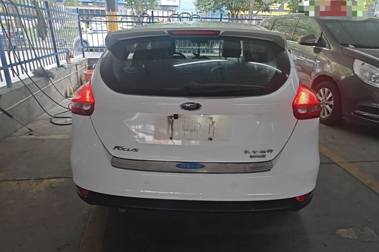 Used Ford Focus 2015 Hatchback EcoBoost 125 Manual – Ultra-Style Edition Rear
