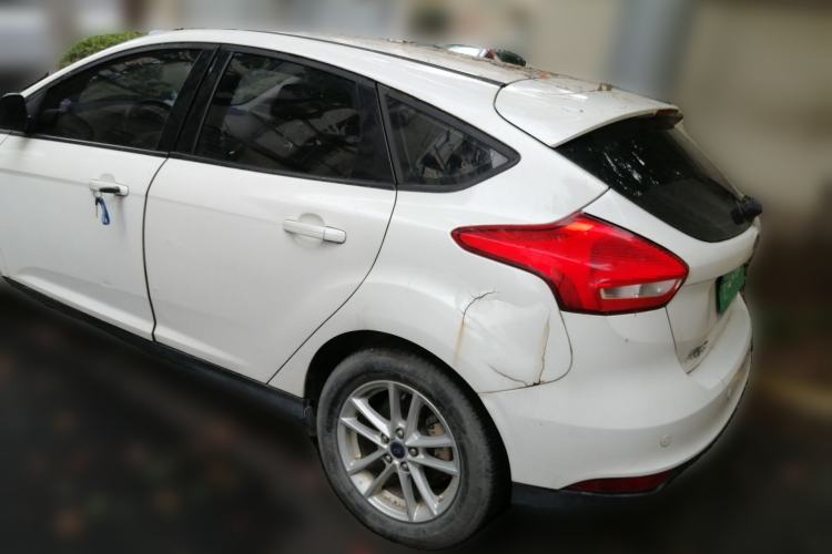 Used Ford Focus 2015 Hatchback EcoBoost 125 Automatic Supreme Style Edition Rear Left 45 Deg