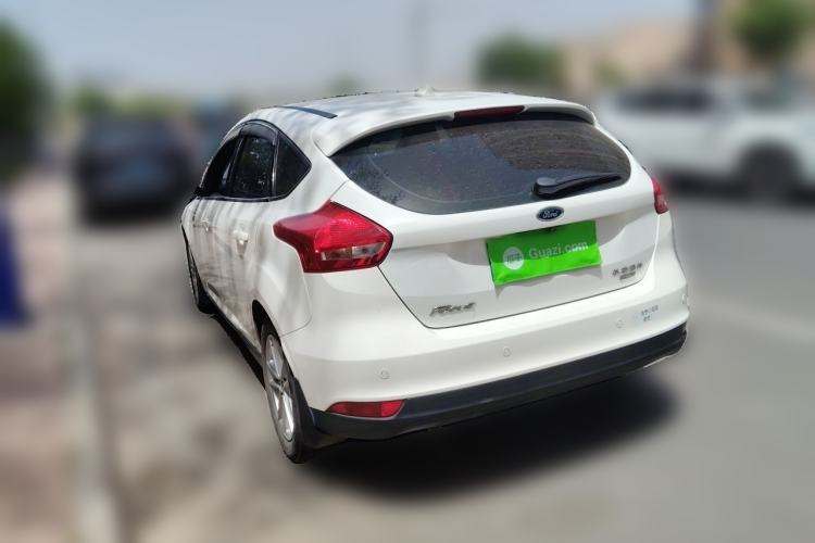 Used Ford Focus 2015 Hatchback EcoBoost 125 Manual – Ultra-Style Edition Rear Left 45 Deg