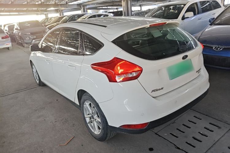 Used Ford Focus 2015 Hatchback EcoBoost 125 Automatic Supreme Style Edition Rear Left 45 Deg