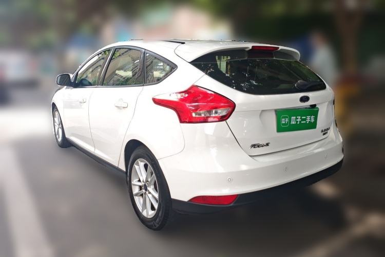 Used Ford Focus 2015 Hatchback EcoBoost 125 Automatic Supreme Style Edition Rear Left 45 Deg