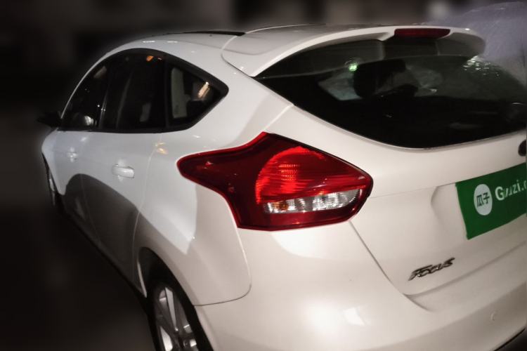 Used Ford Focus 2015 Hatchback EcoBoost 125 Automatic Supreme Style Edition Rear Left 45 Deg
