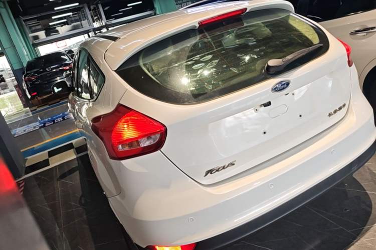 Used Ford Focus 2015 Hatchback 1.6L Automatic Comfort Model Rear Left 45 Deg