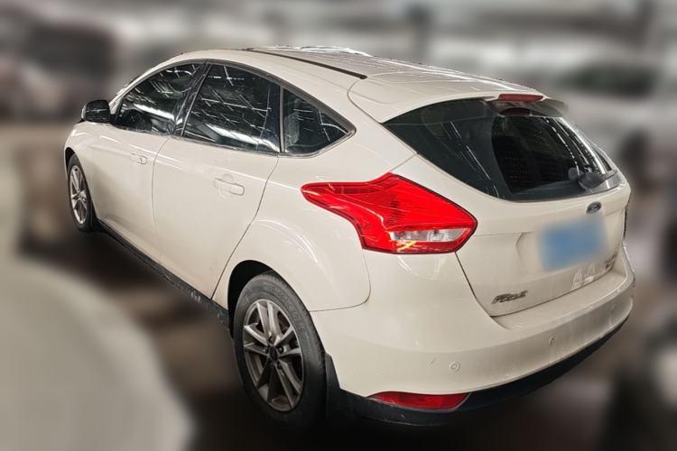 Used Ford Focus 2015 Hatchback EcoBoost 125 Automatic Supreme Style Edition Rear Left 45 Deg