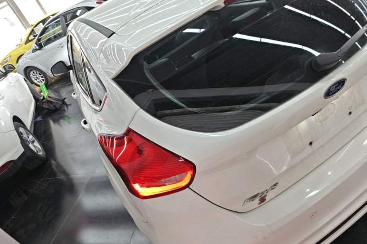 Used Ford Focus 2015 Hatchback EcoBoost 180 Automatic Sport Model Rear Left 45 Deg
