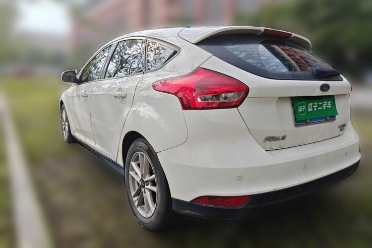 Used Ford Focus 2015 Hatchback EcoBoost 125 Automatic Supreme Style Edition Rear Left 45 Deg