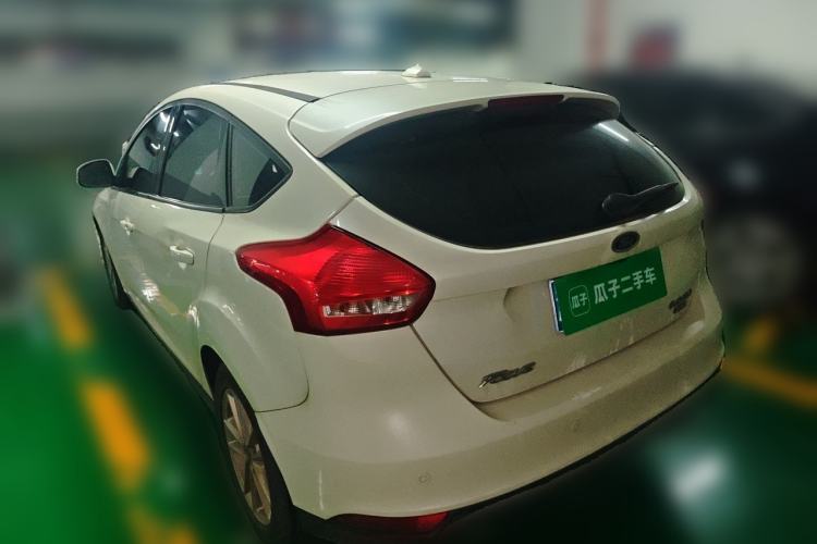 Used Ford Focus 2015 Hatchback EcoBoost 125 Manual – Ultra-Style Edition Rear Left 45 Deg