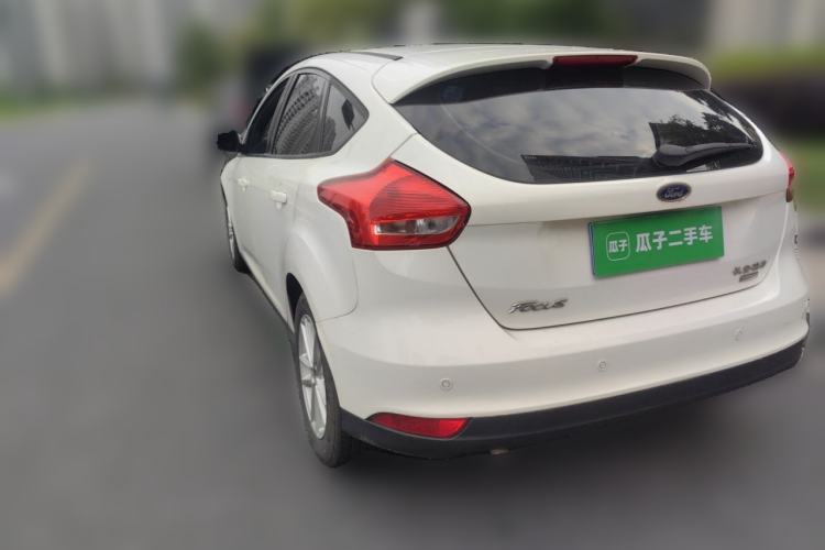 Used Ford Focus 2015 Hatchback EcoBoost 125 Automatic Supreme Style Edition Rear Left 45 Deg