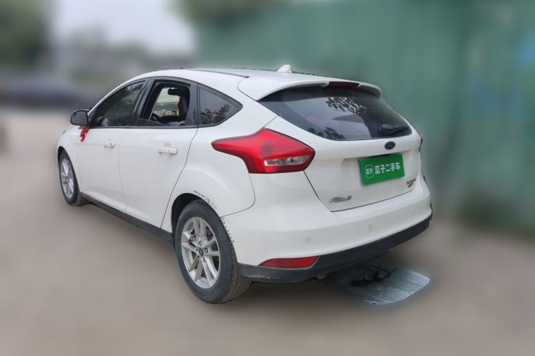 Used Ford Focus 2015 Hatchback EcoBoost 125 Manual – Ultra-Style Edition Rear Left 45 Deg
