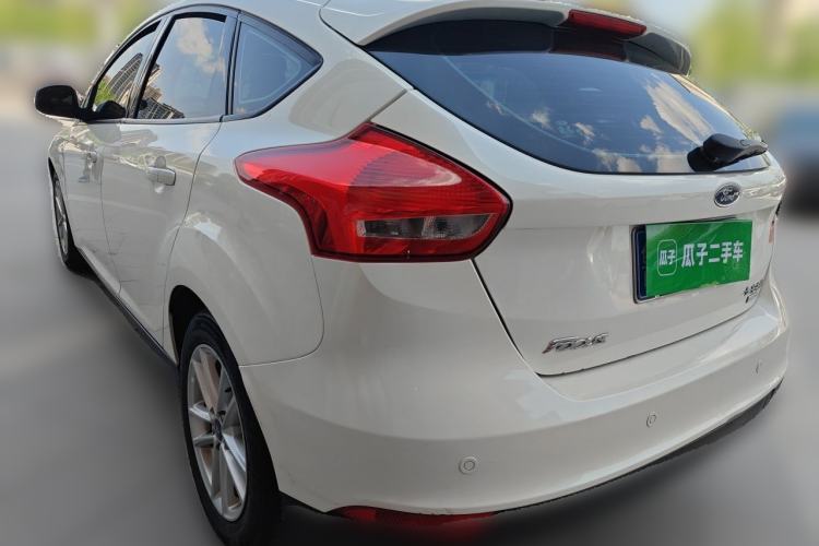 Used Ford Focus 2015 Hatchback EcoBoost 125 Automatic Supreme Style Edition Rear Left 45 Deg