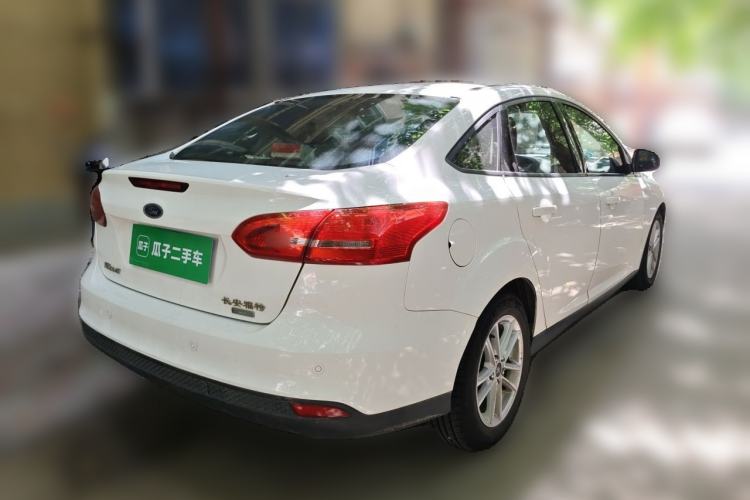 Used Ford Focus 2015 Sedan EcoBoost 125 Automatic Supreme Style Edition Rear Right 45 Deg