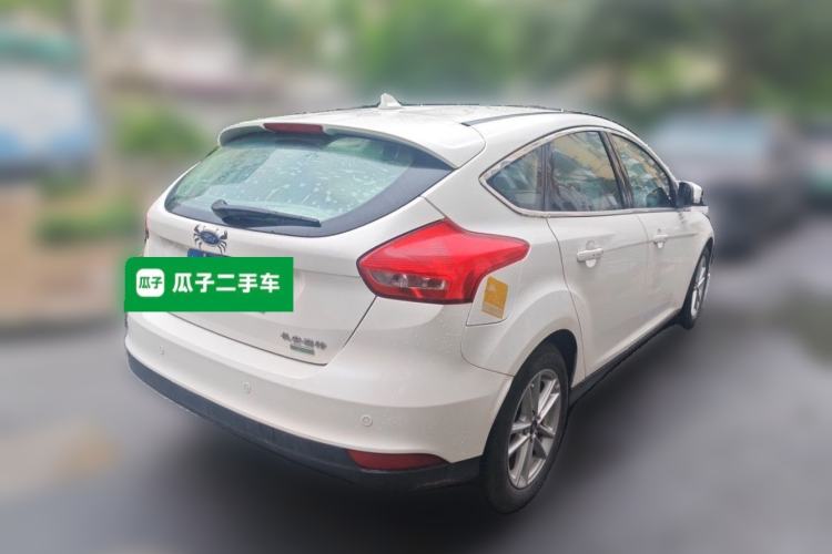 Used Ford Focus 2015 Hatchback EcoBoost 125 Automatic Supreme Style Edition Rear Right 45 Deg