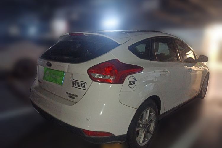 Used Ford Focus 2015 Hatchback EcoBoost 125 Automatic Supreme Style Edition Rear Right 45 Deg