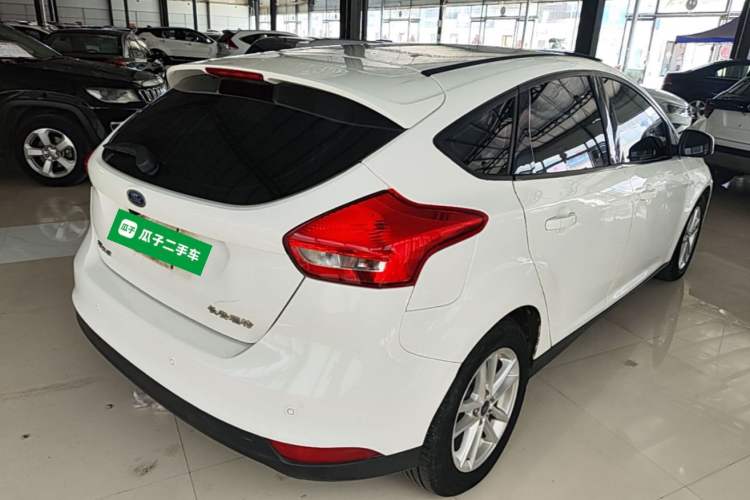 Used Ford Focus 2015 Hatchback 1.6L Automatic Fashion Edition Rear Right 45 Deg