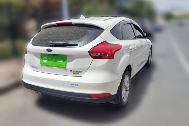 Used Ford Focus 2015 Hatchback EcoBoost 125 Manual – Ultra-Style Edition Rear Right 45 Deg