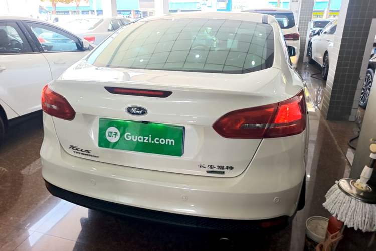 Used Ford Focus 2015 Sedan EcoBoost 180 Automatic Flagship Model Rear Right 45 Deg