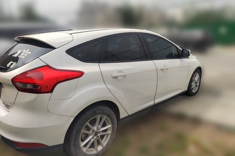 Used Ford Focus 2015 Hatchback EcoBoost 125 Automatic Supreme Style Edition Rear Right 45 Deg