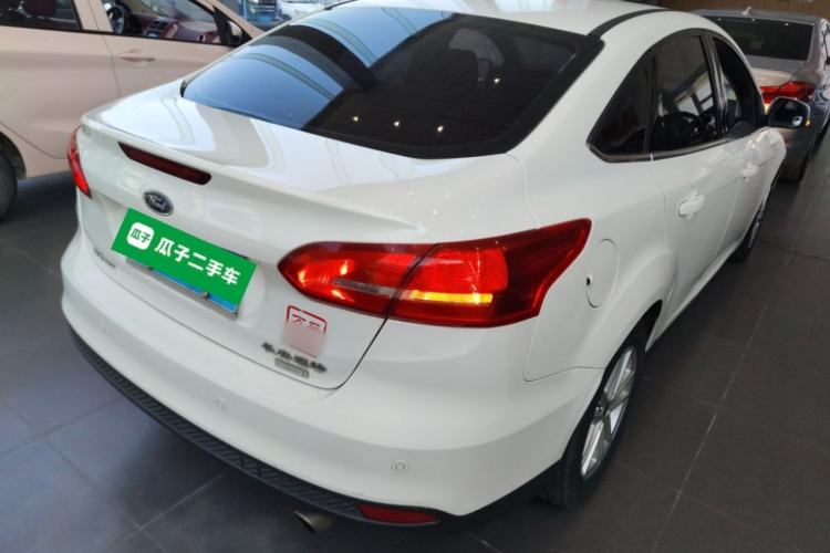 Used Ford Focus 2015 Sedan EcoBoost 180 Automatic Elite Model Rear Right 45 Deg