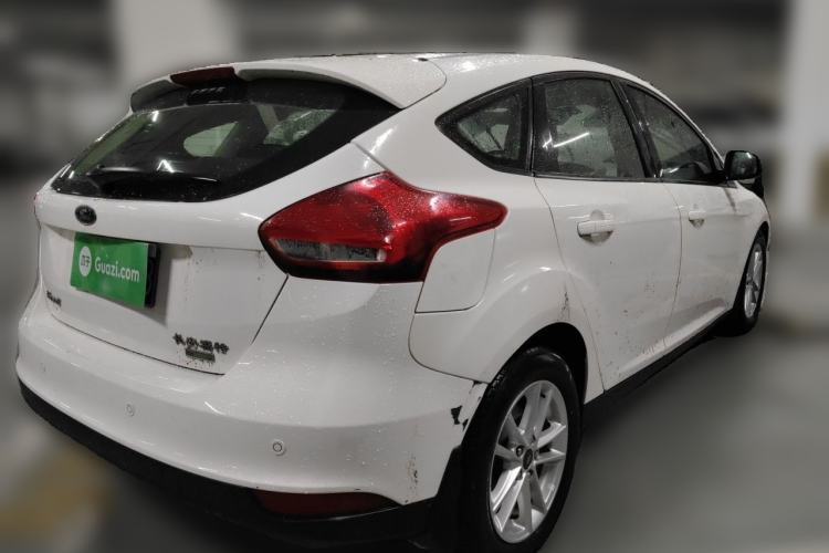Used Ford Focus 2015 Hatchback EcoBoost 125 Automatic Supreme Style Edition Rear Right 45 Deg