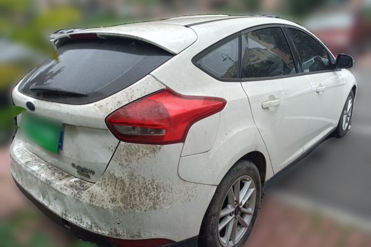 Used Ford Focus 2015 Hatchback EcoBoost 125 Manual – Ultra-Style Edition Rear Right 45 Deg