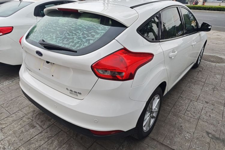 Used Ford Focus 2015 Hatchback EcoBoost 125 Automatic Supreme Style Edition Rear Right 45 Deg