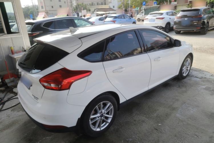 Used Ford Focus 2015 Hatchback EcoBoost 125 Automatic Supreme Style Edition Rear Right 45 Deg