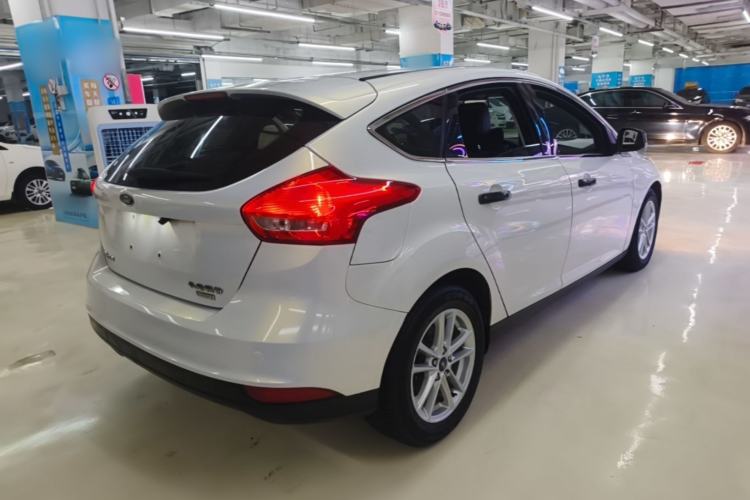 Used Ford Focus 2015 Hatchback EcoBoost 125 Automatic Supreme Style Edition Rear Right 45 Deg