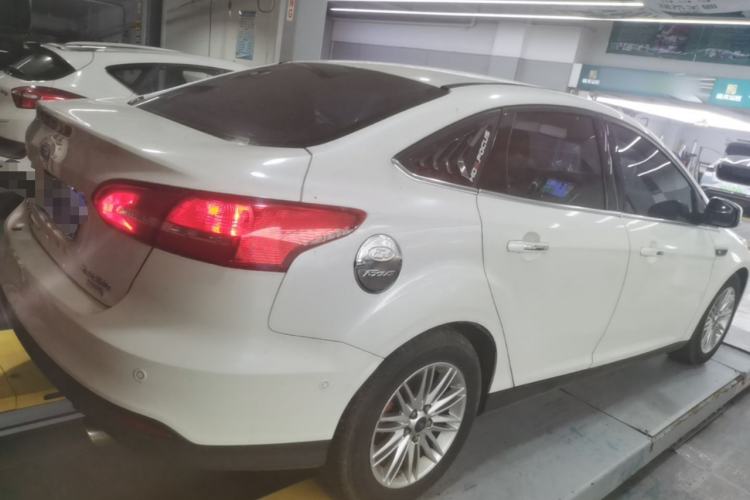Used Ford Focus 2015 Sedan EcoBoost 180 Automatic Flagship Model Rear Right 45 Deg