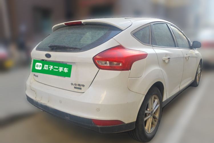 Used Ford Focus 2015 Hatchback EcoBoost 125 Automatic Supreme Style Edition Rear Right 45 Deg
