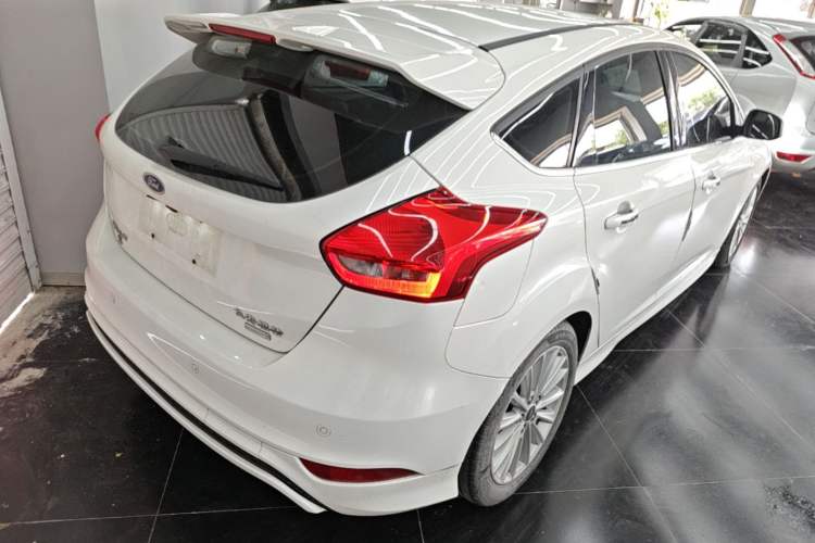 Used Ford Focus 2015 Hatchback EcoBoost 180 Automatic Sport Model Rear Right 45 Deg
