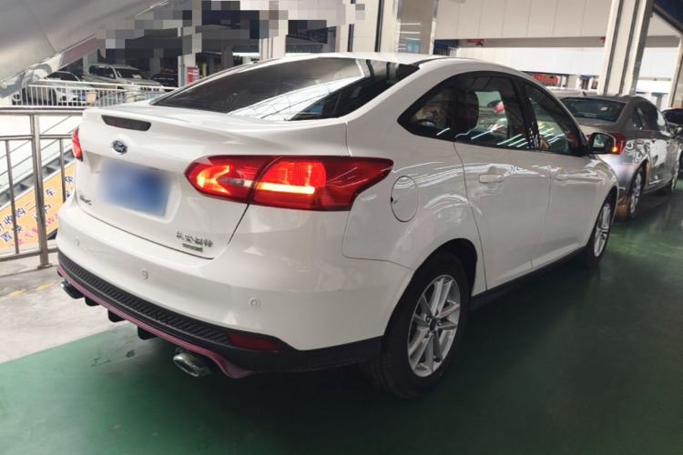 Used Ford Focus 2015 Sedan EcoBoost 125 Automatic Supreme Style Edition Rear Right 45 Deg
