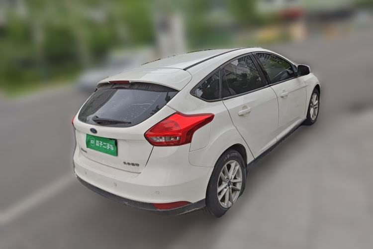 Used Ford Focus 2015 Hatchback EcoBoost 125 Automatic Supreme Style Edition Rear Right 45 Deg